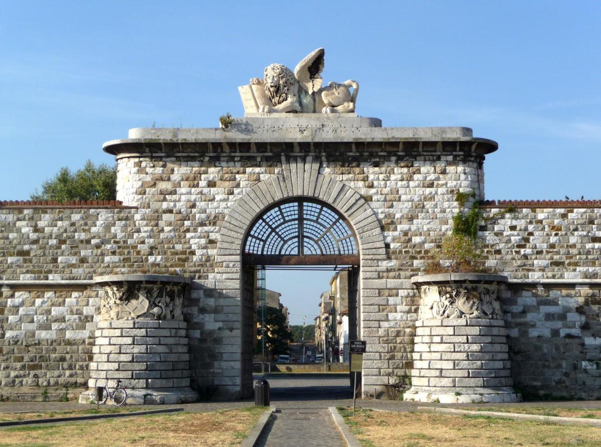 Casa Mya - Comodo appartamento vicino al porto Livorno Exterior foto